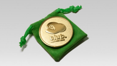 ルイージ生誕３０周年記念で使用されているロゴがデザインされた金色のコイン