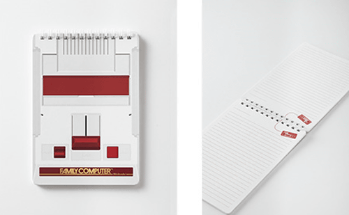 ファミコンリングノートは、1983年発売の「ファミリーコンピュータ」の本体がデザインされたノートです