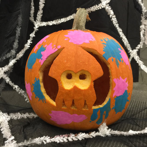 「スプラトゥーン」のハロウィーンかぼちゃランタンが作られています