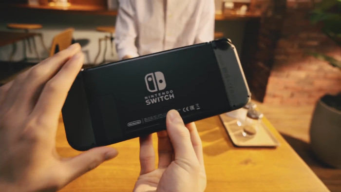 Nintendo Laboについて、「スイッチの新しい遊び方の1つ」とコメントしており、他にもまだ顧客層を拡張していくような新しい遊びが準備中であるかのような印象