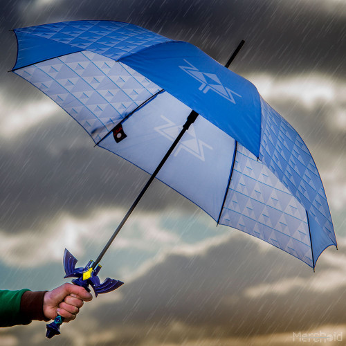 今回の傘自体は、普通のビニール傘であり、使用中はマスターソード感は少し薄れます