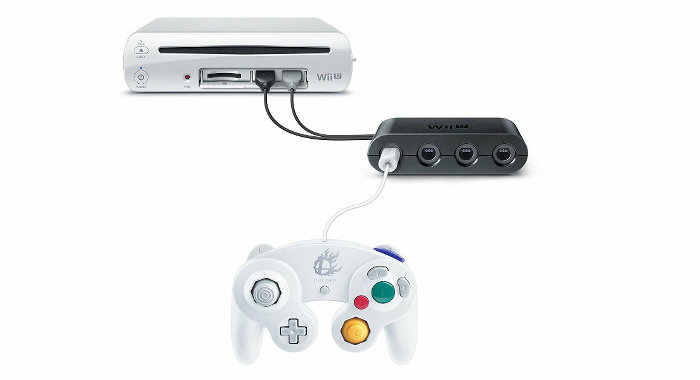 再販される「ゲームキューブコントローラ接続タップ」のデザインの違いは、「WiiU」というロゴがなくなり、「Nintendo」というロゴに変わっているだけ