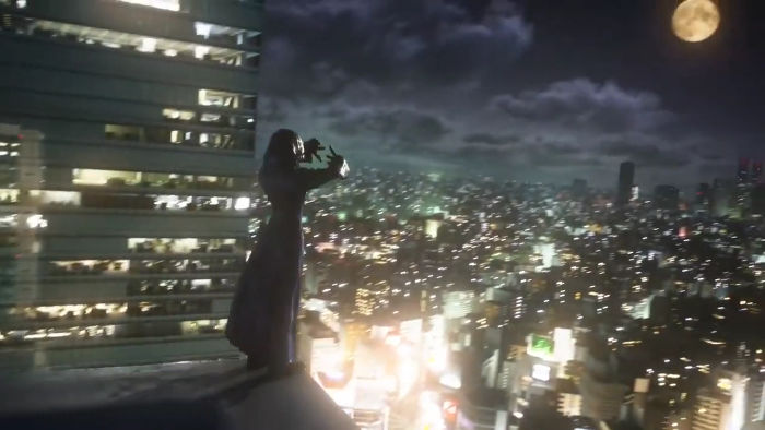 リクが歩く世界の建物の上から見下ろす「ヨゾラ」が登場します