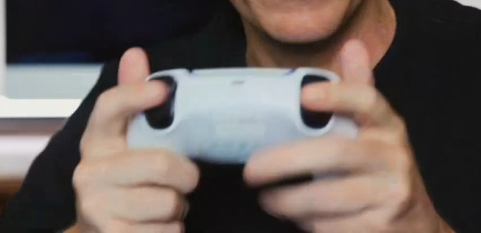 PS5のコントローラー「デュアルセンス」には、噂されていた背面ボタンは存在していないことが分かります