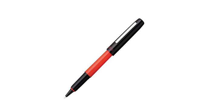 イグザミナーが全体的に採点ペン、赤ペンっぽいデザインになっているからです