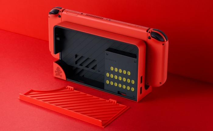 「Nintendo Switch 有機ELモデル マリオレッド」は、その名の通り、マリオをイメージした赤い特別なデザインのニンテンドースイッチの有機EL版の本体