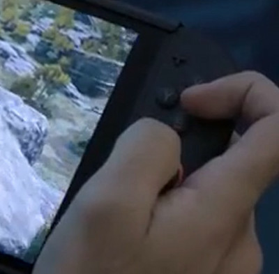 この「エルデンリング」のスイッチ2版のプレビュー動画のように、他のゲームでもこのようなモンハン持ちで操作する人も