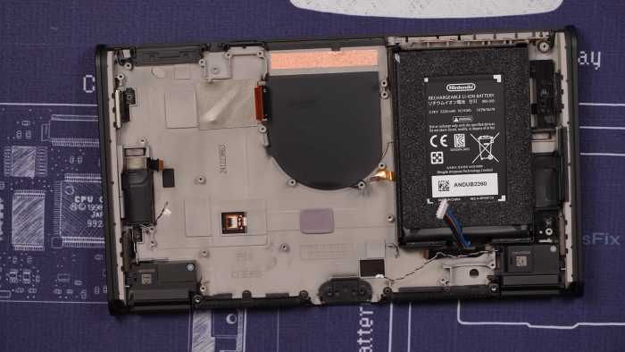 任天堂は、ニンテンドースイッチ2のこのようなバッテリーの仕様を変更し、自由、かつ簡単に交換することが出来る新型のニンテンドースイッチ2本体を準備しているということをヨーロッパ任天堂の公式サイトで案内