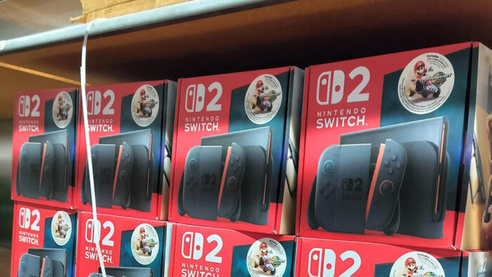 スイッチ2、檻に入れられし姿。海外ショップは入荷済み、ロシアの人も既にプレイ